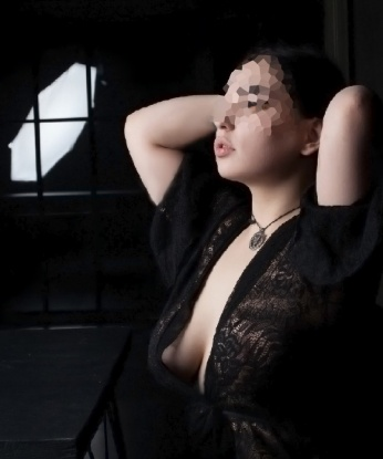 Волшебная отражение 🪞в моих глазах, мягкие дотронутся 👄 к твоей душе и останутся там. Моя жизнерадостность и чувственность 💃 станут для тебя настоящим откровением.
Воплощение желаний и сокровенных фантазий ждет тебя уютных апартаментах в Москве. Фото моего прекрасного тела 📷 дарит представление о безупречности и красоте, которые ты сможешь ощутить своими руками.
Обаяние и интеллект, в сочетании с отличным обслуживанием, позволят тебе окунуться в уникальный мир блаженства. Отзывы моих довольных клиентов 💌 подтверждают тот факт, что я умею доставлять удовольствие, как никто другой. Не упускай свой шанс на особые моменты нашей встречи. Жду тебя в Москве, чтобы подарить незабываемые моменты счастья и наслаждения. 💋 Анна